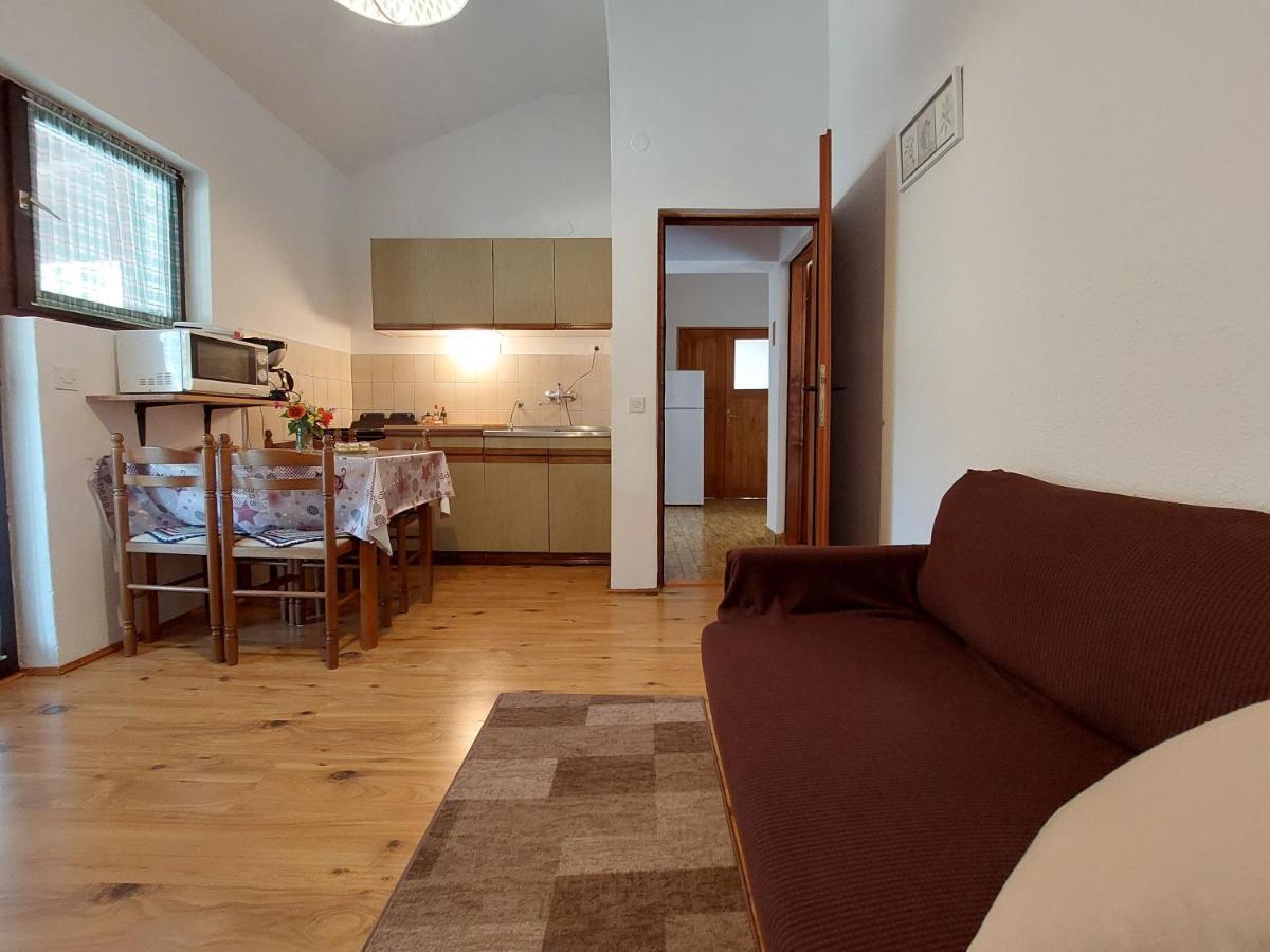 Apartments Vilim Pinezići Εξωτερικό φωτογραφία